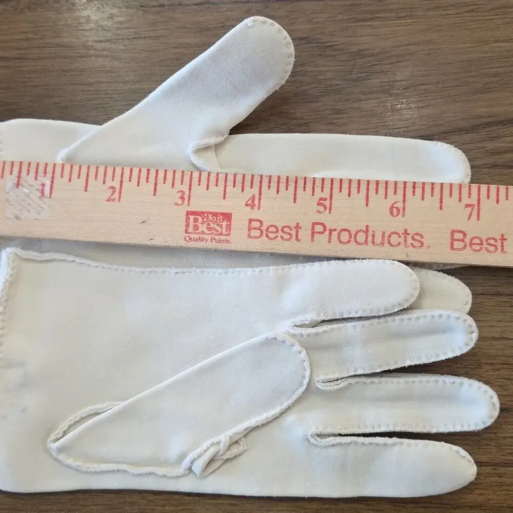 Vintage Elegant White Short Hand Stitched Nylon Blend Gloves Womens OS On Trend